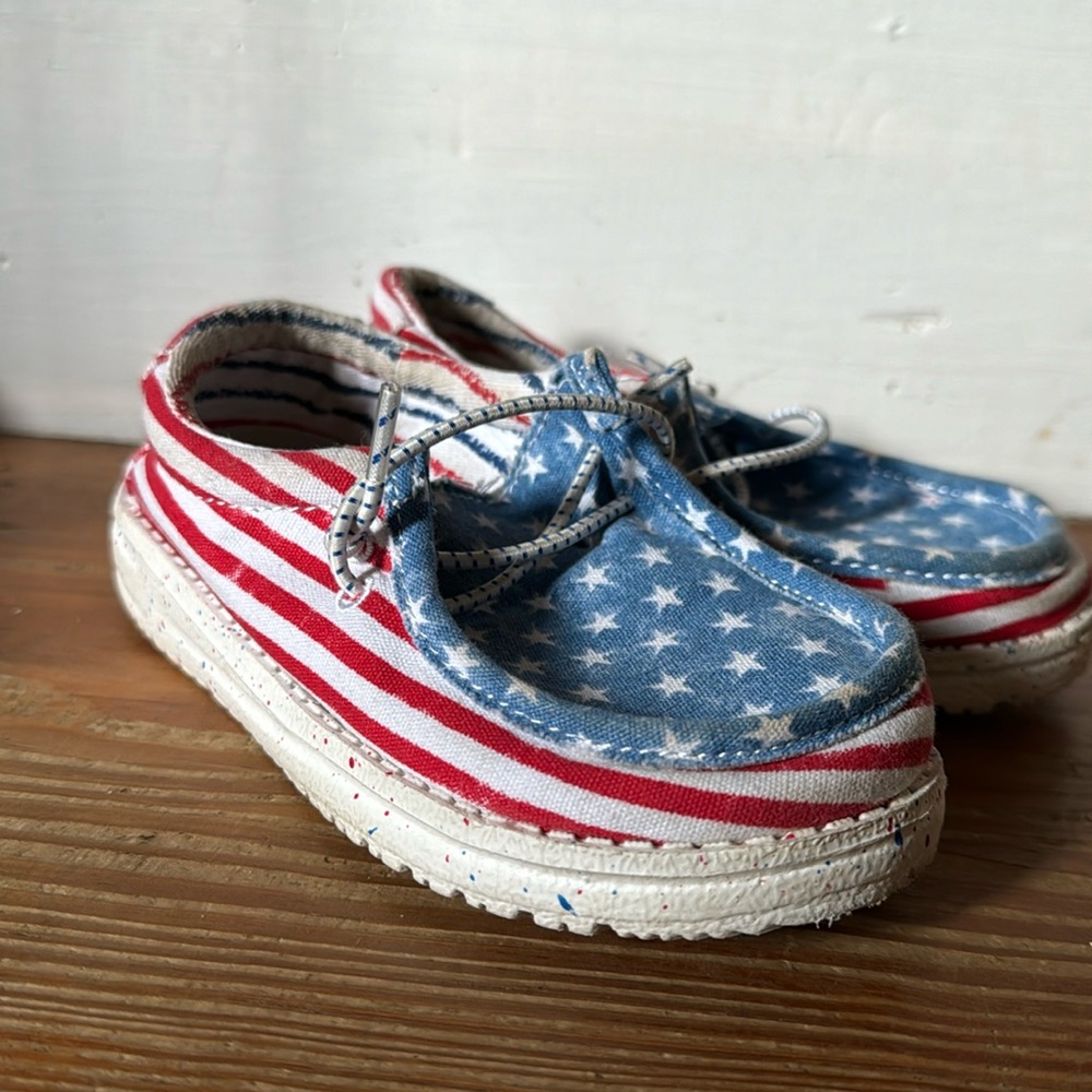 Kids size 9 Stars and Stripes Hey Dudes
